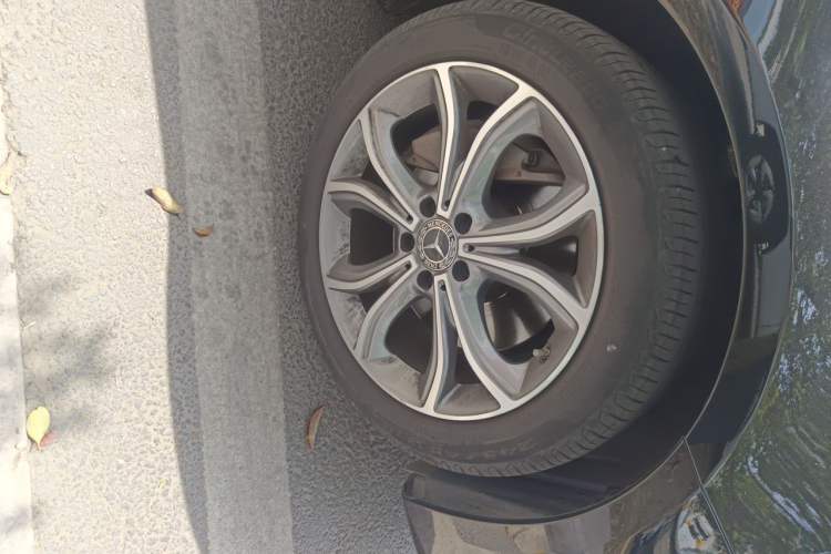 Used Mercedes-Benz E-Class 2020 Restyled E 300 L Sporty and Stylish Edition Right Front Wheel Hub