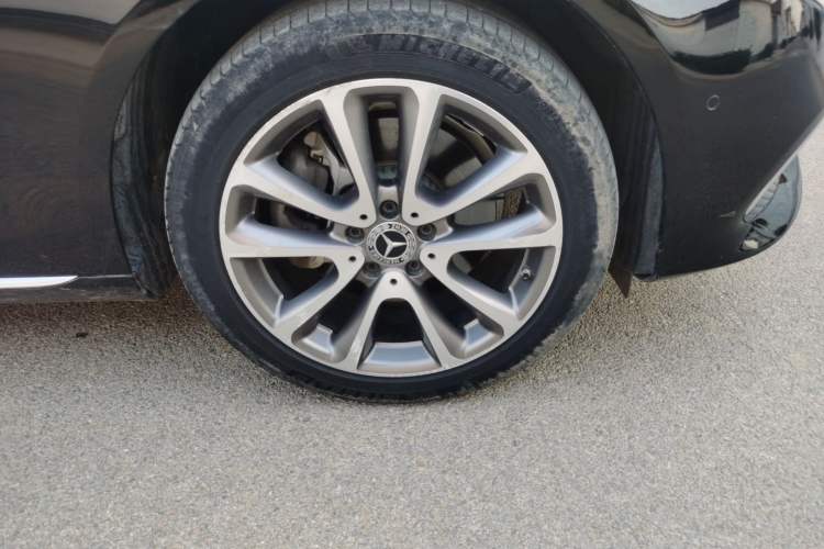 Used Mercedes-Benz E-Class 2020 E 260 L Right Front Wheel Hub