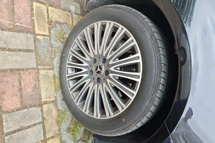 Used Mercedes-Benz E-Class 2020 Restyled E 300 L Exclusive Edition Right Front Wheel Hub