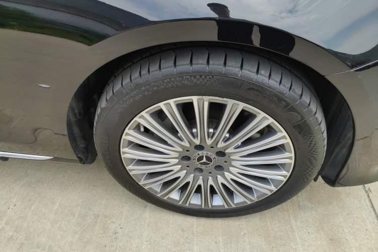 Used Mercedes-Benz E-Class 2020 E 300 L Luxury Model Right Front Wheel Hub