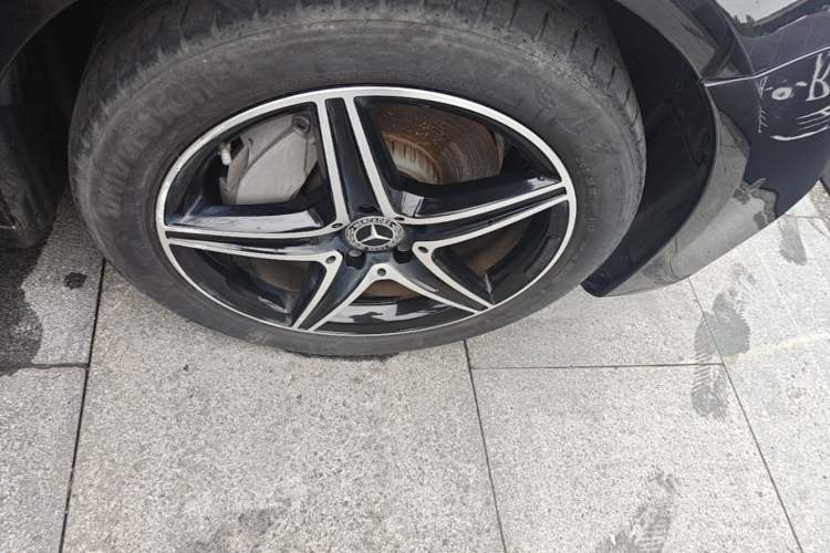 Used Mercedes-Benz E-Class 2020 Restyled E 300 L Sport Exclusive Edition Right Front Wheel Hub