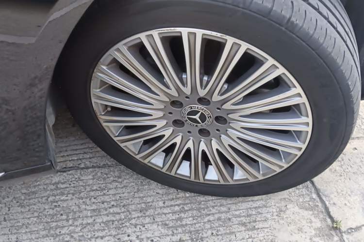 Used Mercedes-Benz E-Class 2020 Facelift E 300 L Stylish Edition Right Front Wheel Hub