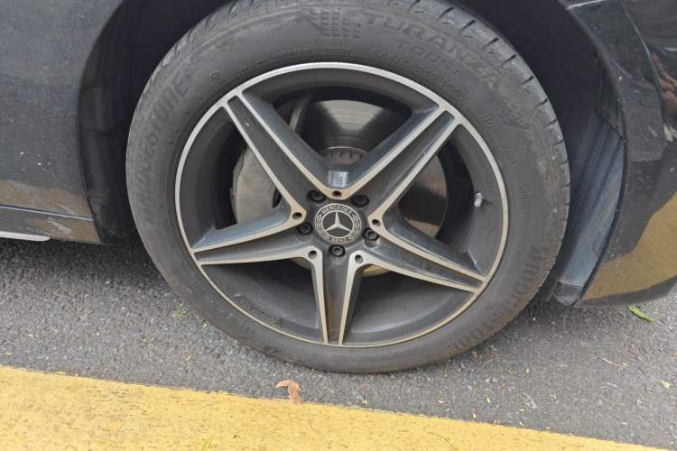 Used Mercedes-Benz E-Class 2020 Restyled E 300 L Exclusive Edition Right Front Wheel Hub
