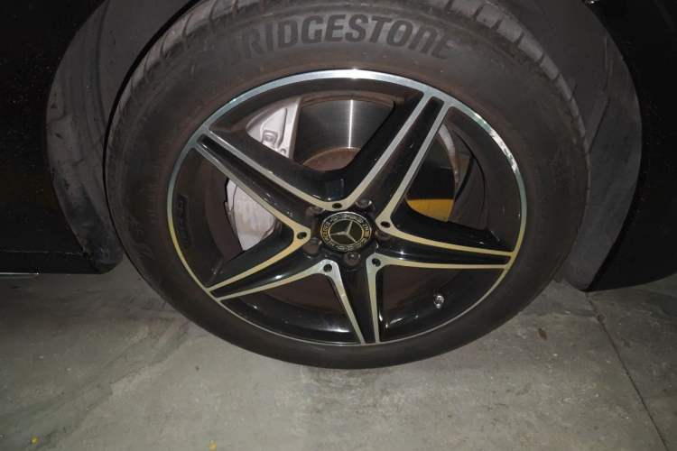 Used Mercedes-Benz E-Class 2020 Restyled E 300 L Sport Exclusive Edition Right Front Wheel Hub