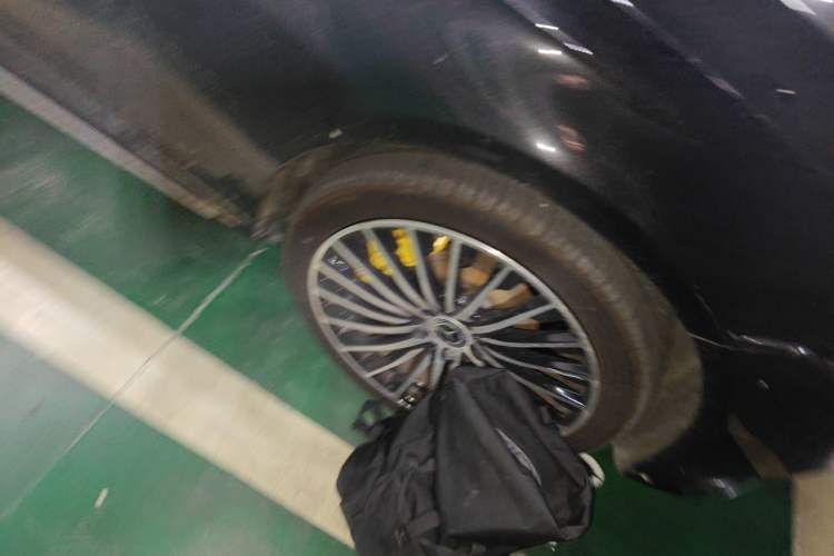 Used Mercedes-Benz E-Class 2020 Restyled E 300 L Sporty and Stylish Edition Right Front Wheel Hub