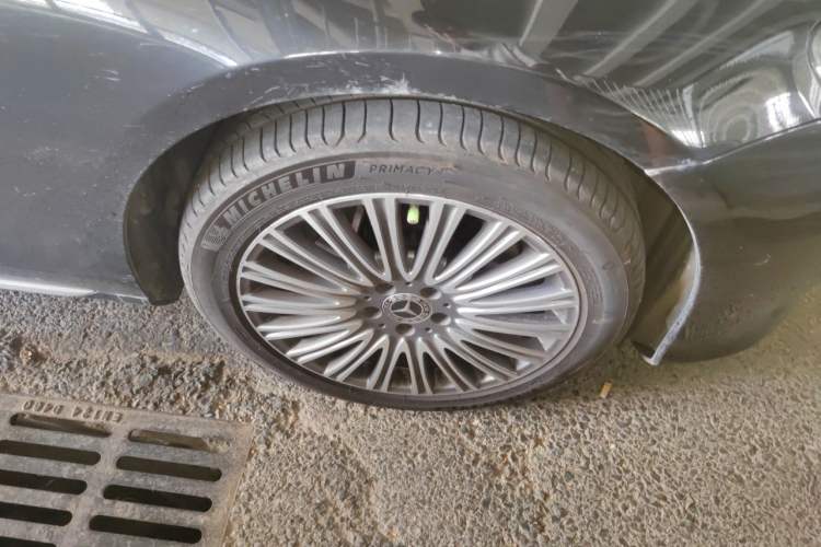 Used Mercedes-Benz E-Class 2020 Restyled E 300 L Exclusive Edition Right Front Wheel Hub