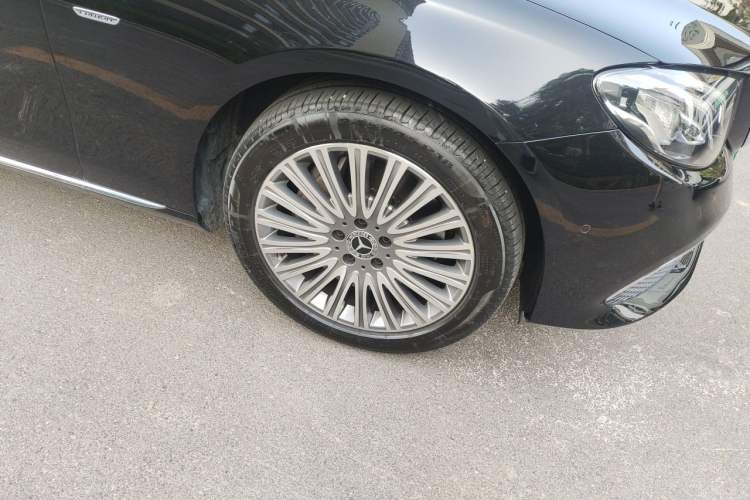 Used Mercedes-Benz E-Class 2020 Restyled E 300 L Exclusive Edition Right Front Wheel Hub