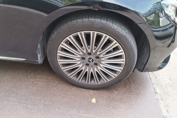 Used Mercedes-Benz E-Class 2020 Restyled E 300 L Exclusive Edition Right Front Wheel Hub