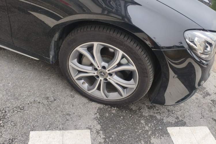Used Mercedes-Benz E-Class 2020 E 300 L Sporty and Stylish Model Right Front Wheel Hub