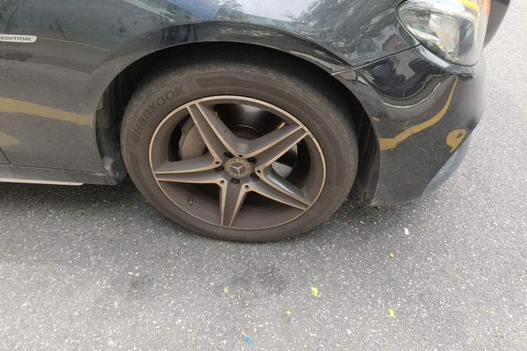 Used Mercedes-Benz E-Class 2020 Restyled E 300 L Sport Exclusive Edition Right Front Wheel Hub