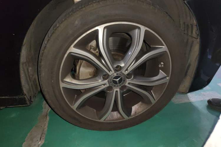Used Mercedes-Benz E-Class 2020 Restyled E 300 L Sporty and Stylish Edition Right Front Wheel Hub
