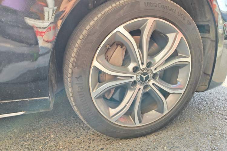 Used Mercedes-Benz E-Class 2020 Restyled E 300 L Sporty and Stylish Edition Right Front Wheel Hub