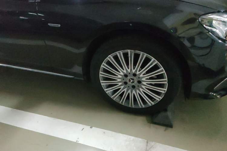 Used Mercedes-Benz E-Class 2020 Restyled E 300 L Exclusive Edition Right Front Wheel Hub