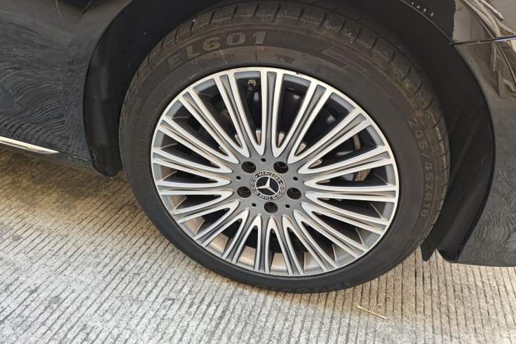 Used Mercedes-Benz E-Class 2020 Restyled E 300 L Exclusive Edition Right Front Wheel Hub
