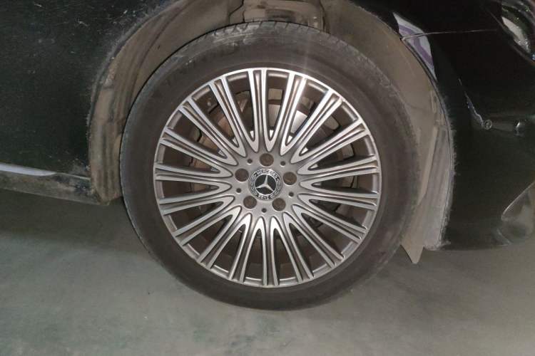 Used Mercedes-Benz E-Class 2020 Restyled E 300 L Exclusive Edition Right Front Wheel Hub