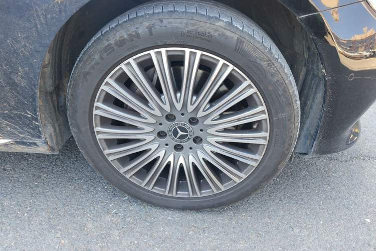 Used Mercedes-Benz E-Class 2020 Restyled E 300 L Exclusive Edition Right Front Wheel Hub