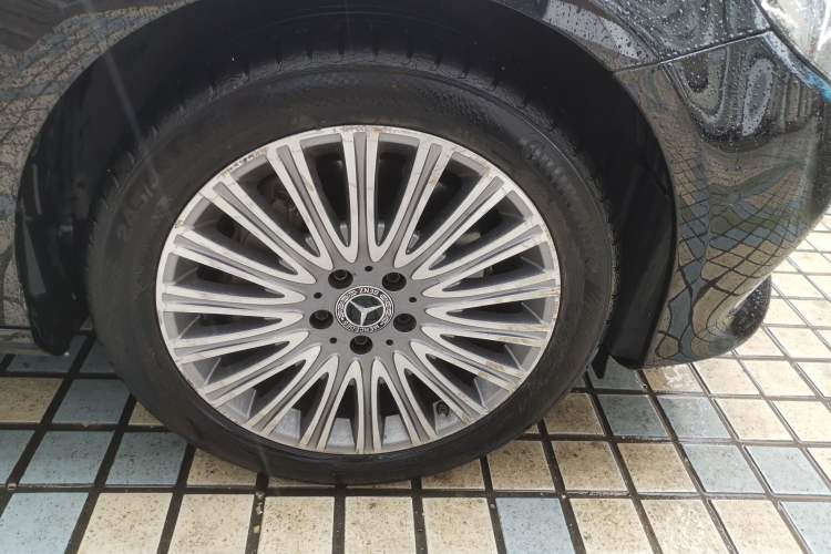 Used Mercedes-Benz E-Class 2020 Restyled E 300 L Exclusive Edition Right Front Wheel Hub