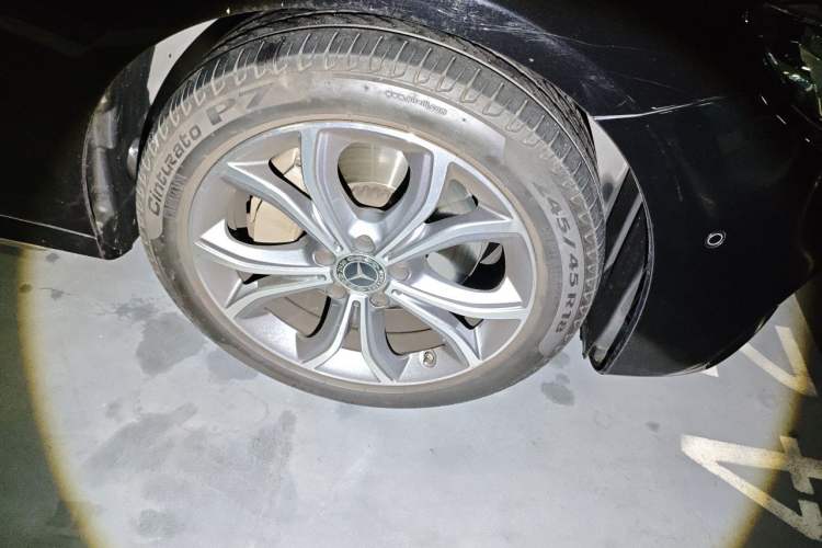 Used Mercedes-Benz E-Class 2020 Restyled E 300 L Sporty and Stylish Edition Right Front Wheel Hub