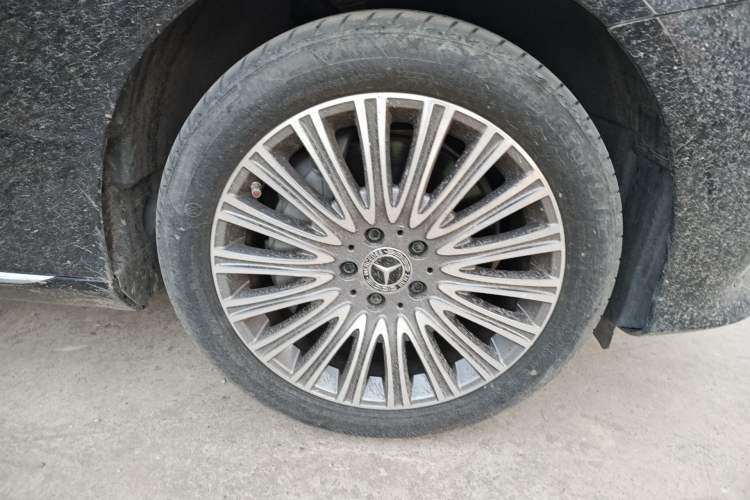 Used Mercedes-Benz E-Class 2020 Facelift E 300 L Stylish Edition Right Front Wheel Hub