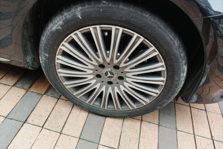 Used Mercedes-Benz E-Class 2020 Restyled E 300 L Exclusive Edition Right Front Wheel Hub