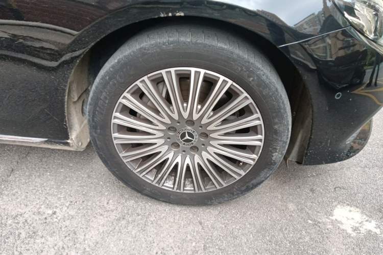 Used Mercedes-Benz E-Class 2020 Restyled E 300 L Exclusive Edition Right Front Wheel Hub