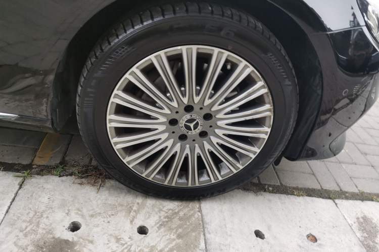 Used Mercedes-Benz E-Class 2020 Restyled E 300 L Exclusive Edition Right Front Wheel Hub
