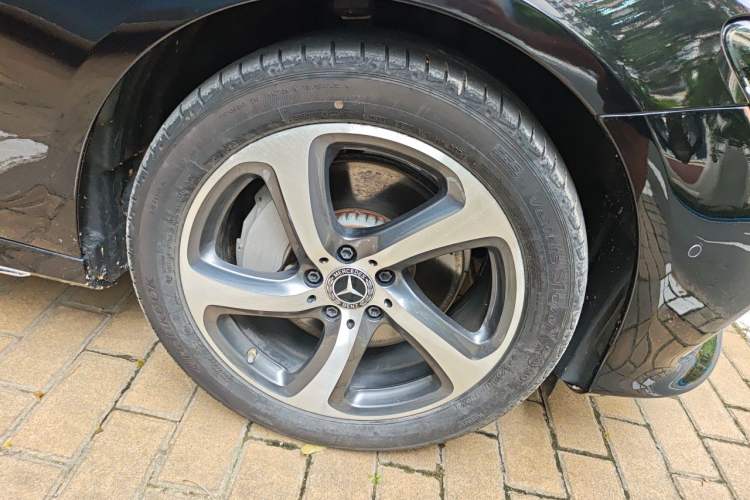 Used Mercedes-Benz E-Class 2020 E 300 L Luxury Model Right Front Wheel Hub