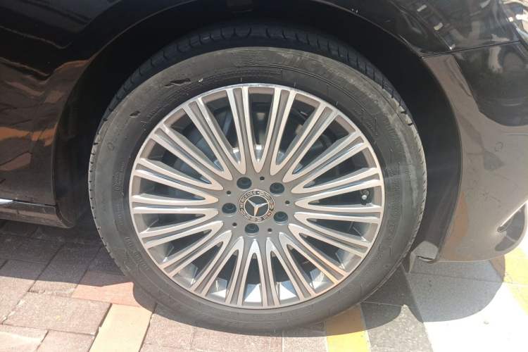 Used Mercedes-Benz E-Class 2020 E 300 L Stylish Model Right Front Wheel Hub