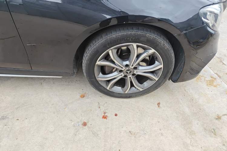 Used Mercedes-Benz E-Class 2020 Restyled E 300 L Sporty and Stylish Edition Right Front Wheel Hub