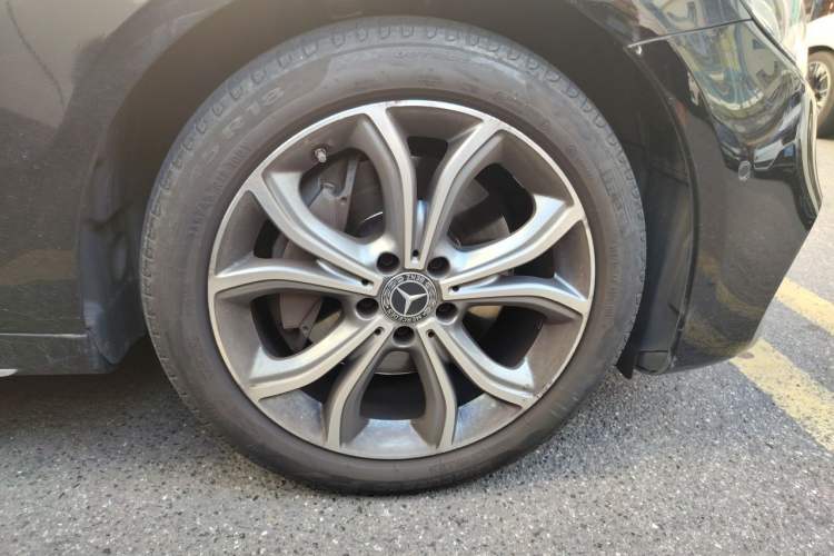 Used Mercedes-Benz E-Class 2020 Restyled E 300 L Sporty and Stylish Edition Right Front Wheel Hub