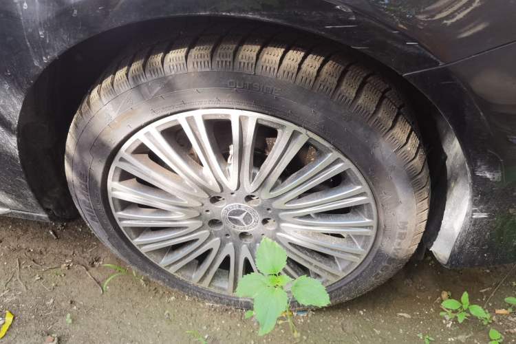 Used Mercedes-Benz E-Class 2020 Restyled E 300 L Exclusive Edition Right Front Wheel Hub