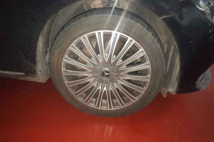Used Mercedes-Benz E-Class 2020 Restyled E 300 L Exclusive Edition Right Front Wheel Hub