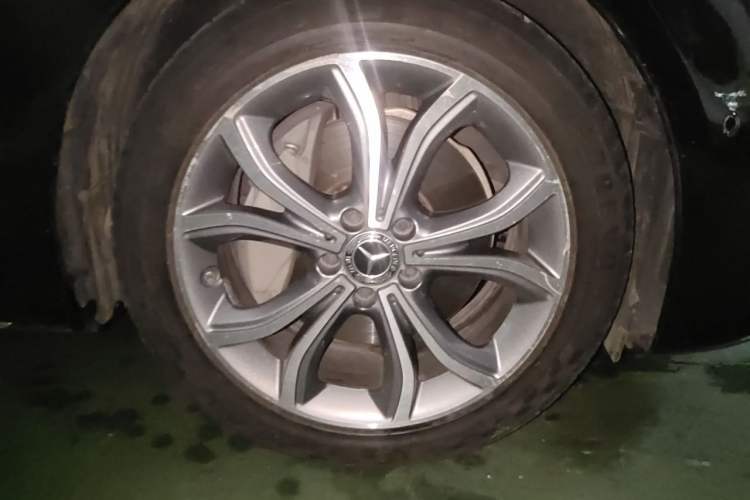 Used Mercedes-Benz E-Class 2020 Restyled E 300 L Sporty and Stylish Edition Right Front Wheel Hub