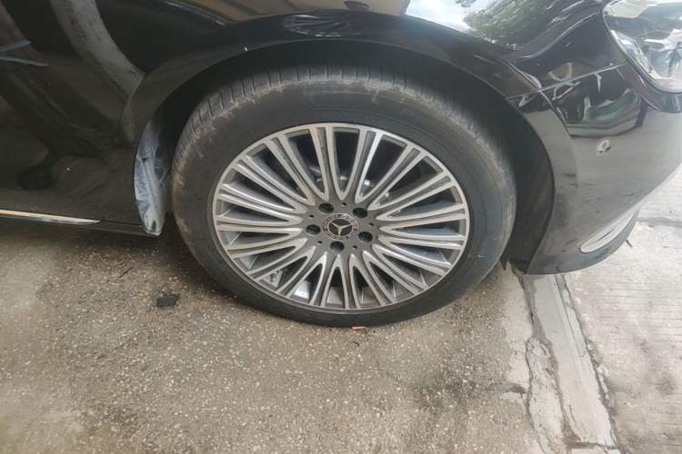 Used Mercedes-Benz E-Class 2020 E 300 L Luxury Model Right Front Wheel Hub