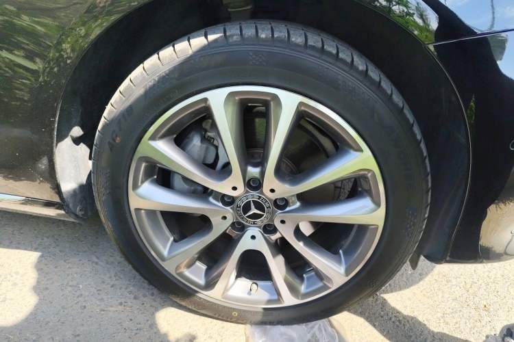 Used Mercedes-Benz E-Class 2020 E 260 L 4MATIC Right Front Wheel Hub