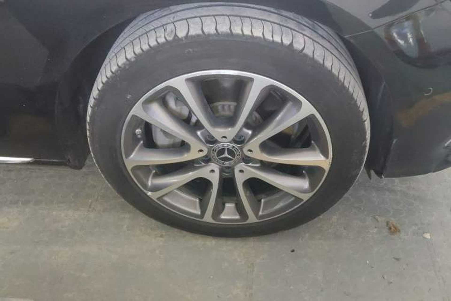 Used Mercedes-Benz E-Class 2020 E 260 L 4MATIC Right Front Wheel Hub