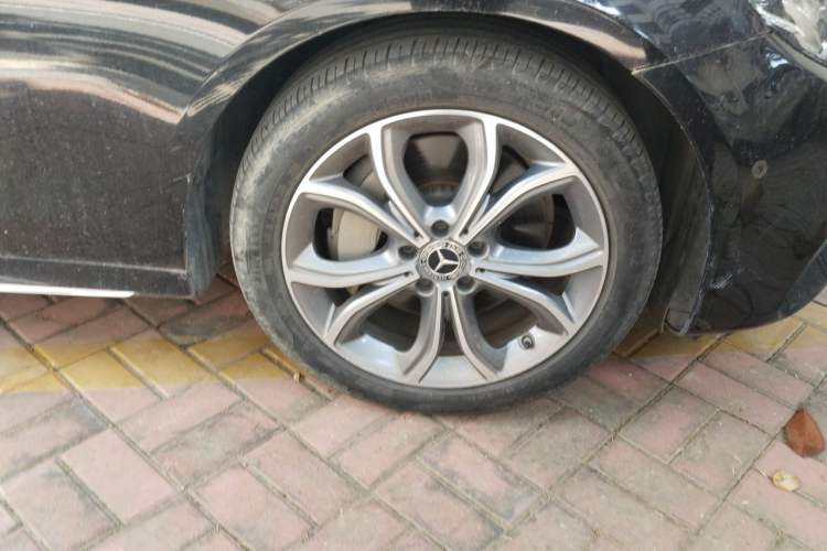 Used Mercedes-Benz E-Class 2020 Restyled E 300 L Sporty and Stylish Edition Right Front Wheel Hub