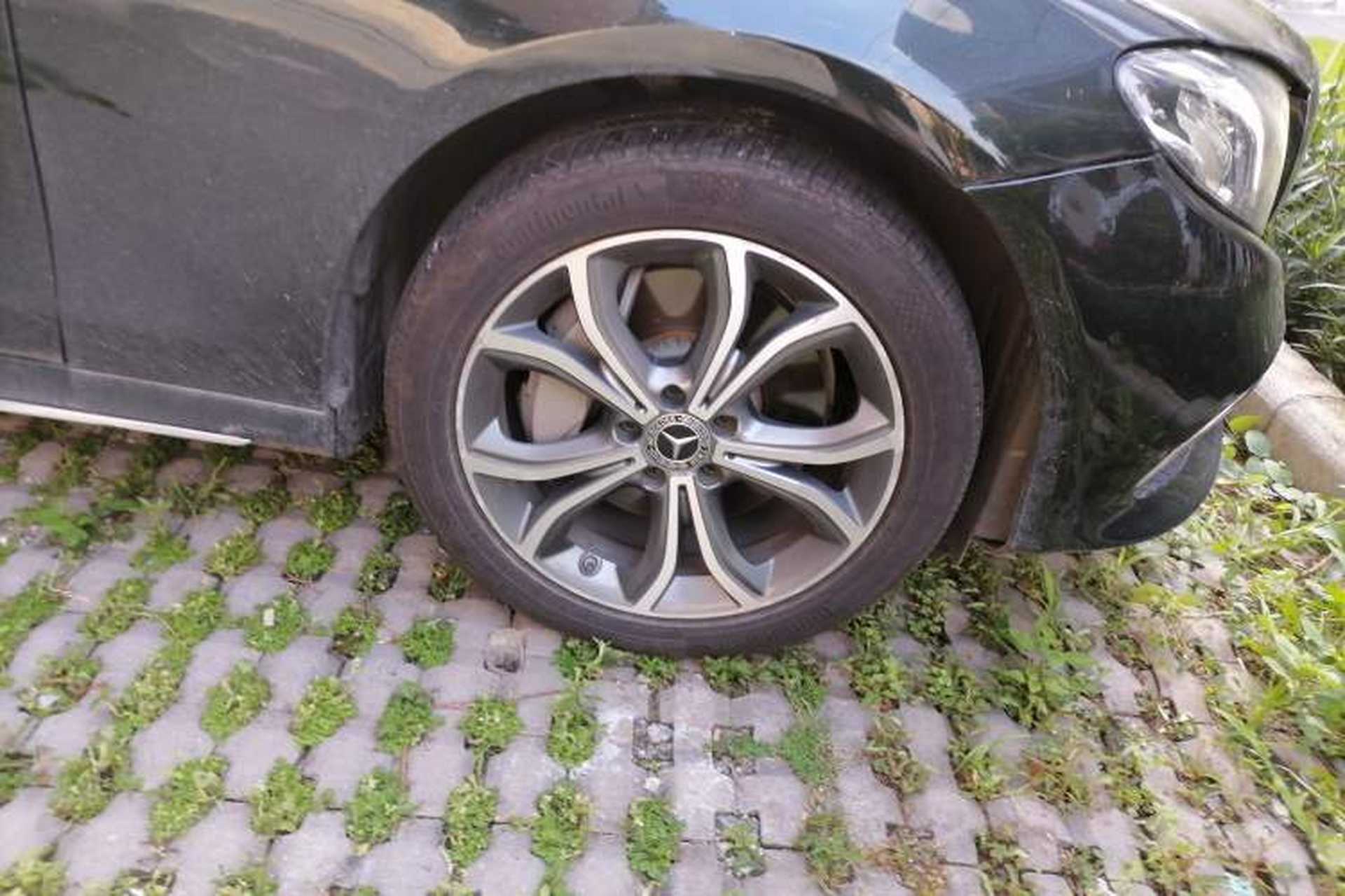 Used Mercedes-Benz E-Class 2020 E 300 L Stylish Model Right Front Wheel Hub