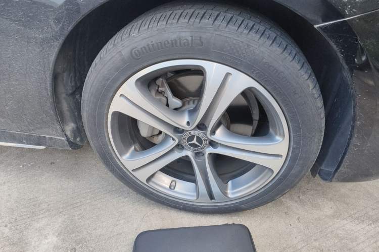 Used Mercedes-Benz E-Class 2020 E 260 L Sport Edition Right Front Wheel Hub