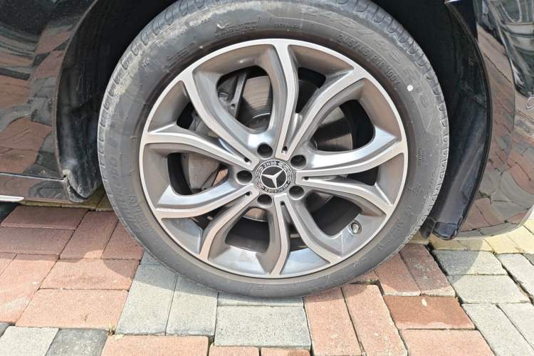 Used Mercedes-Benz E-Class 2020 Restyled E 300 L Sporty and Stylish Edition Right Front Wheel Hub