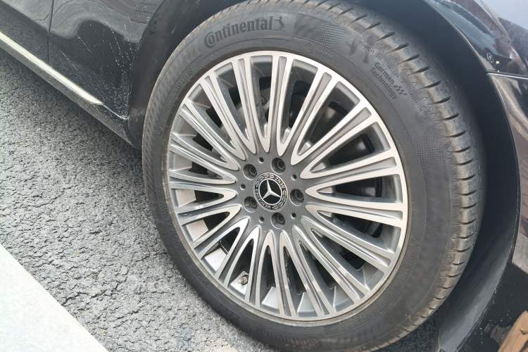 Used Mercedes-Benz E-Class 2020 Restyled E 300 L Exclusive Edition Right Front Wheel Hub
