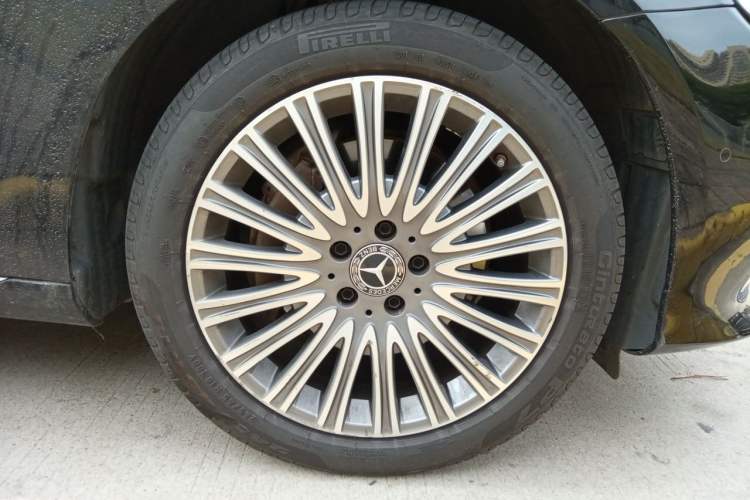 Used Mercedes-Benz E-Class 2020 Restyled E 300 L Exclusive Edition Right Front Wheel Hub