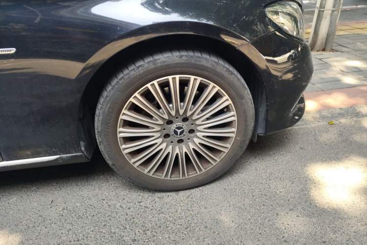 Used Mercedes-Benz E-Class 2020 E 300 L Luxury Model Right Front Wheel Hub