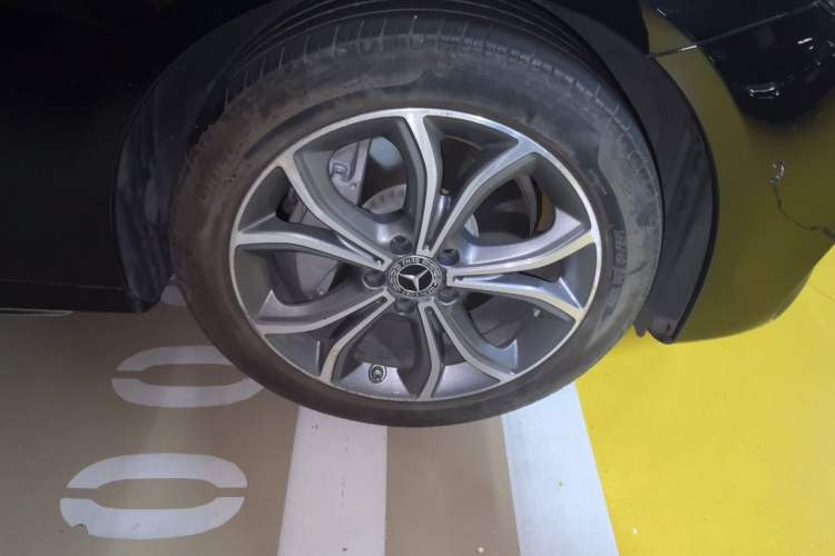 Used Mercedes-Benz E-Class 2020 E 300 L Sporty and Stylish Model Right Front Wheel Hub
