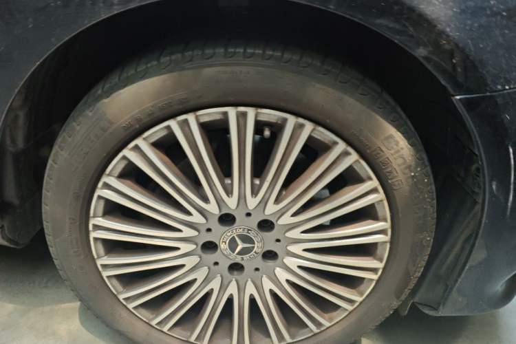Used Mercedes-Benz E-Class 2020 Restyled E 300 L Exclusive Edition Right Front Wheel Hub