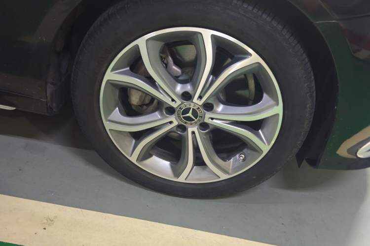 Used Mercedes-Benz E-Class 2020 E 300 L Luxury Model Right Front Wheel Hub