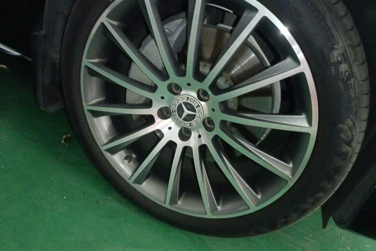 Used Mercedes-Benz E-Class 2020 Facelift E 300 L Stylish Edition Right Front Wheel Hub