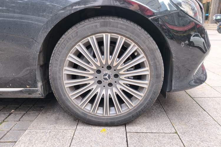 Used Mercedes-Benz E-Class 2020 E 300 L Luxury Model Right Front Wheel Hub