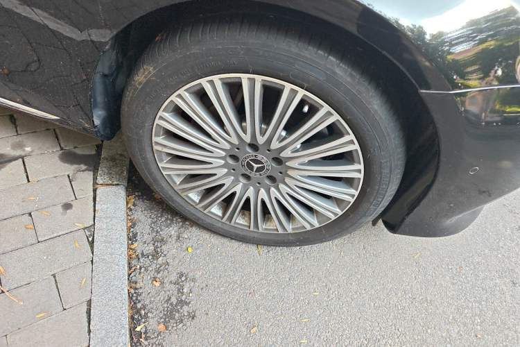 Used Mercedes-Benz E-Class 2020 E 300 L Luxury Model Right Front Wheel Hub