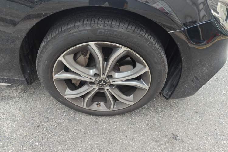 Used Mercedes-Benz E-Class 2020 Restyled E 300 L Sporty and Stylish Edition Right Front Wheel Hub